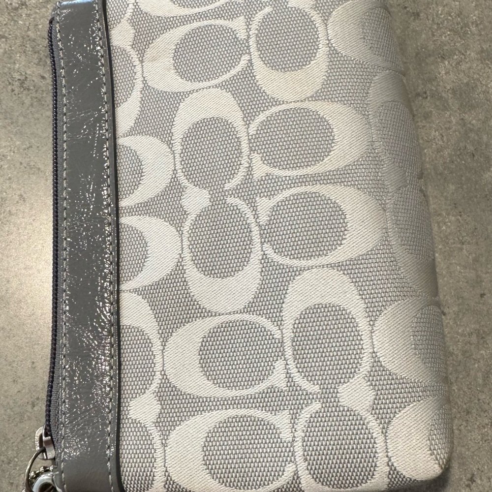 Coach Penelope Light Gray Signature Jacquard Tote and Wristlet! Matching Bundle! - Picture 4 of 10